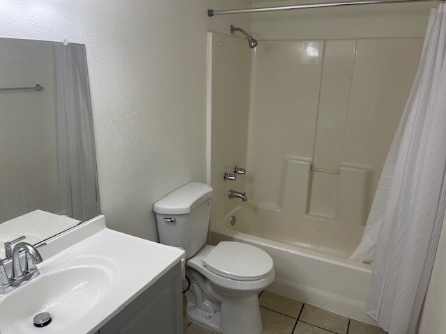 Building Photo - 2070 Sahara Dr