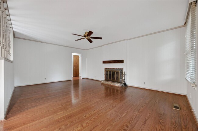 Building Photo - 717 Goodpasture Terrace
