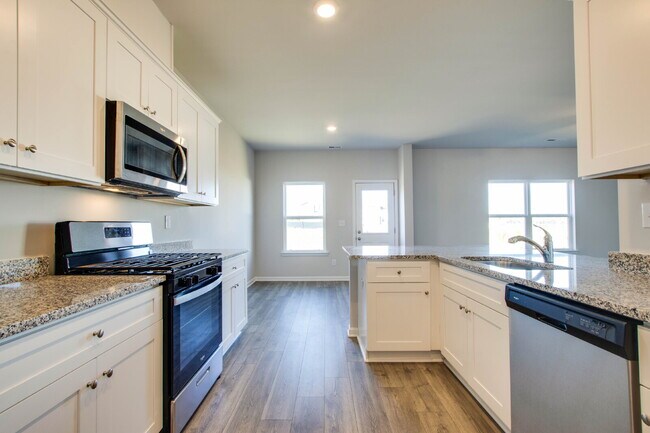 Building Photo - 2404 Alberto Dr