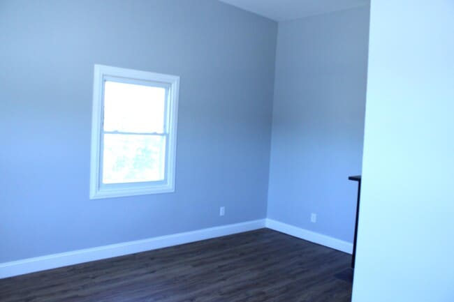 Building Photo - 115 N Central Ave