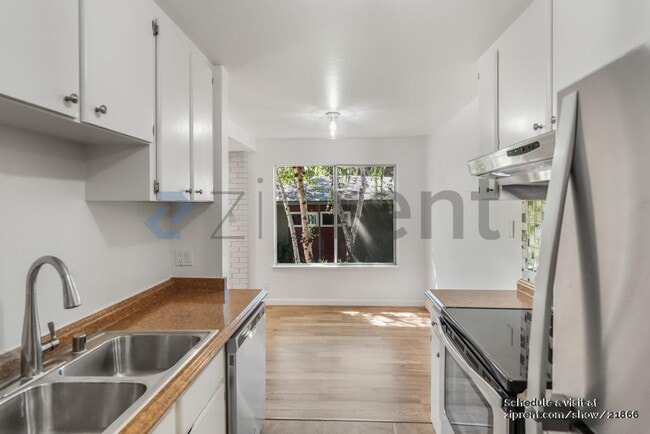 Building Photo - 99 E Middlefield Rd