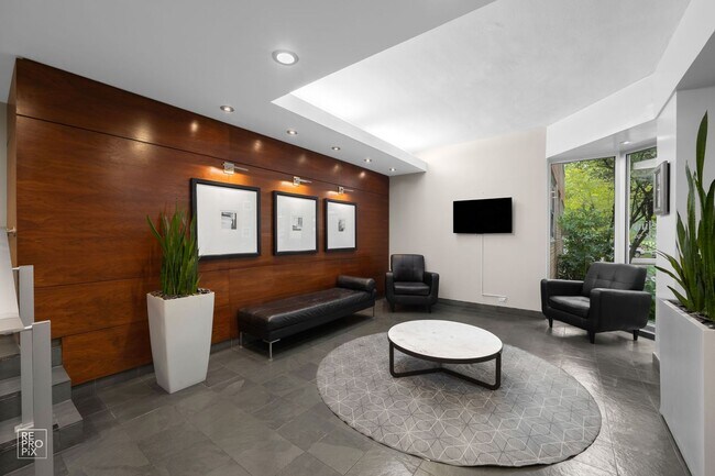 Building Photo - Amazing Lakefront Living on the Park