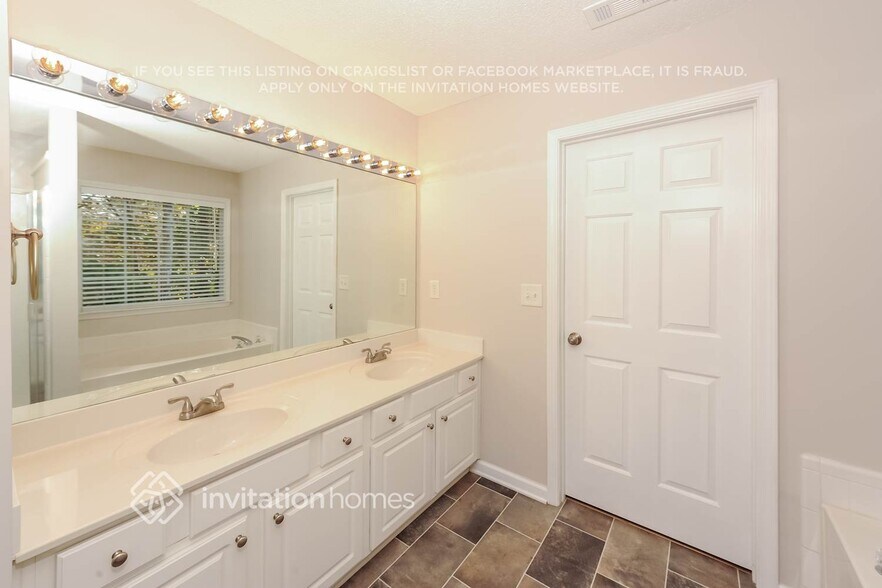 Building Photo - 112 Regent Pl