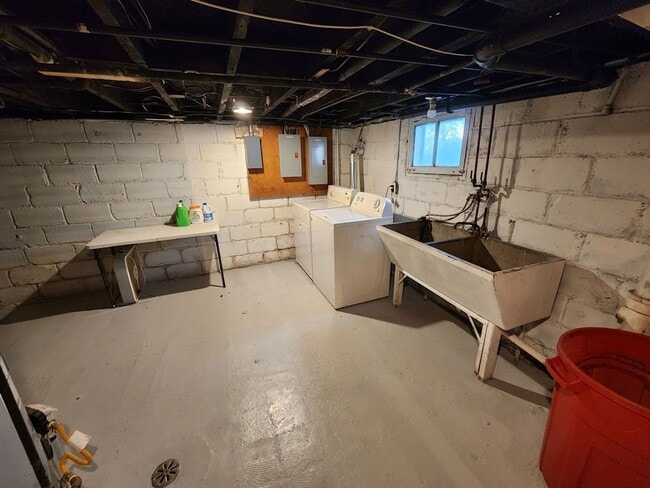 Building Photo - 200 S West St