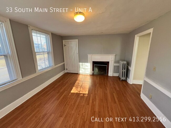 Building Photo - 3 Bedroom, 2 Bath Historic Home Located in...