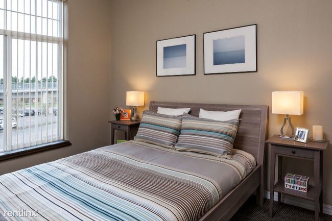 Building Photo - 6101 SE 93rd Ave