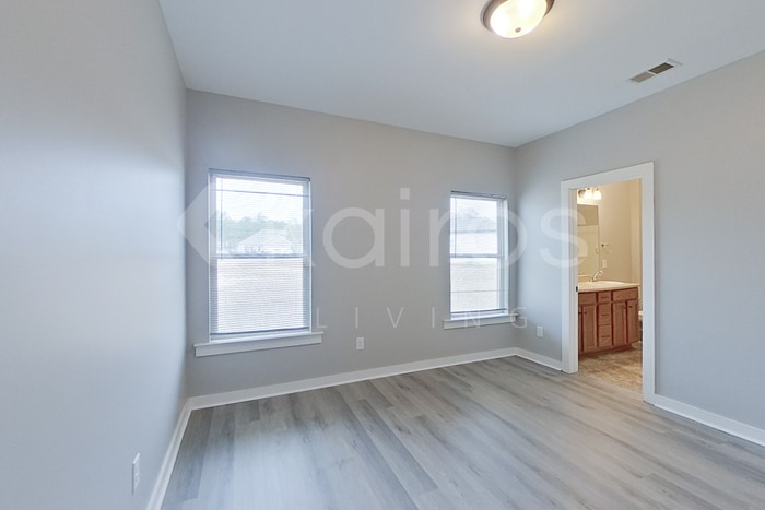 Building Photo - 180 White Oak Cir