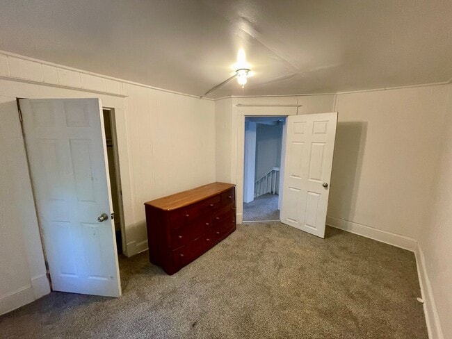 Building Photo - 3 Bed 1.5 Bath House