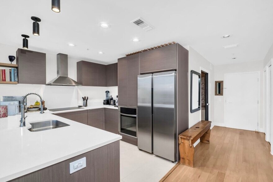 Kitchen - 175 1st St S