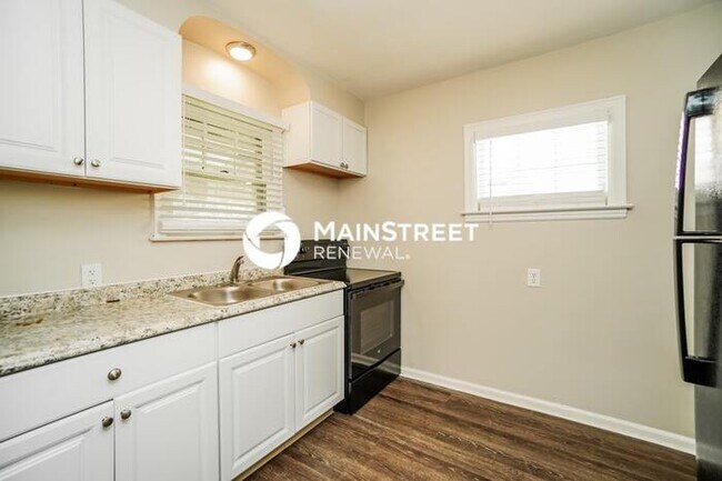 Building Photo - 3 Bedroom Pet-Friendly Home in Columbus, OH with Main Street Renewal