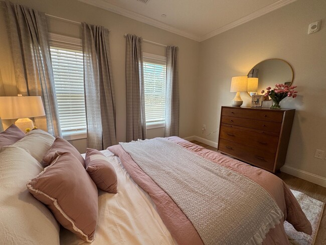 Building Photo - 74 Rockingham Rd