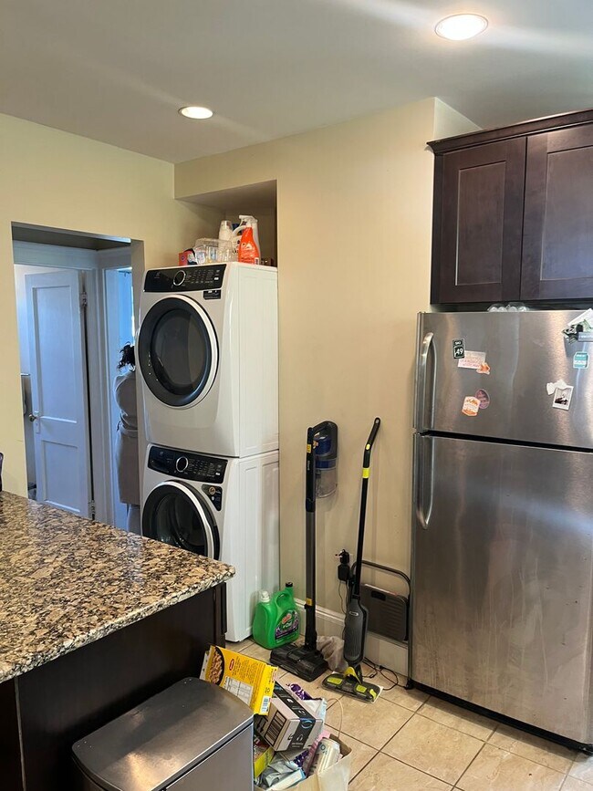 Building Photo - HOT BRIGHTON LISTING!!!!