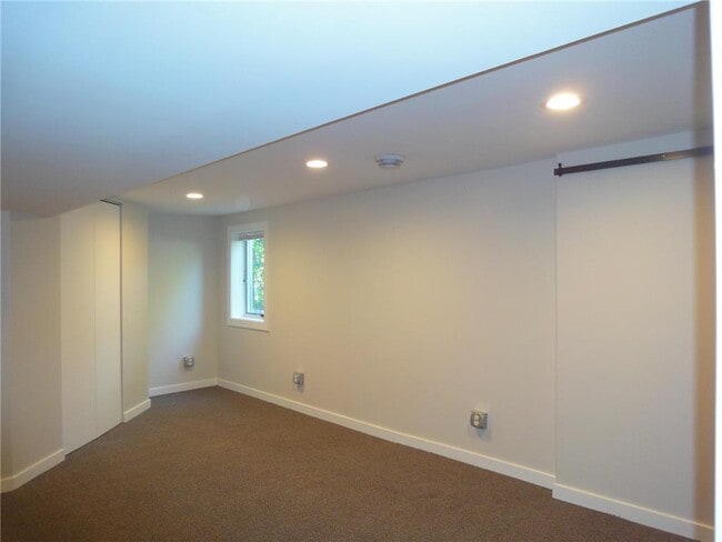 Building Photo - 2336 Ives Ln N