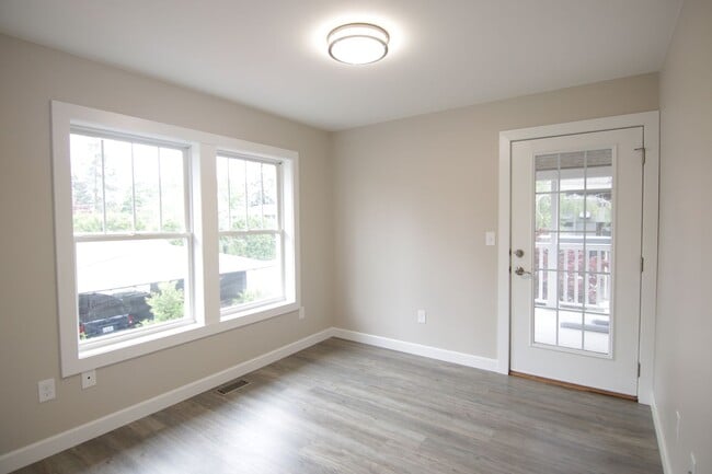 Building Photo - Updated 2 Bed 2 South Hill property 10 min from Medical District hospitals