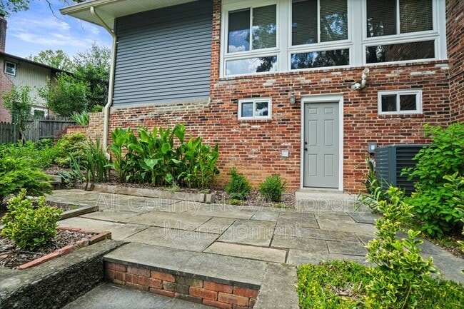 Building Photo - 6428 Earlham Dr