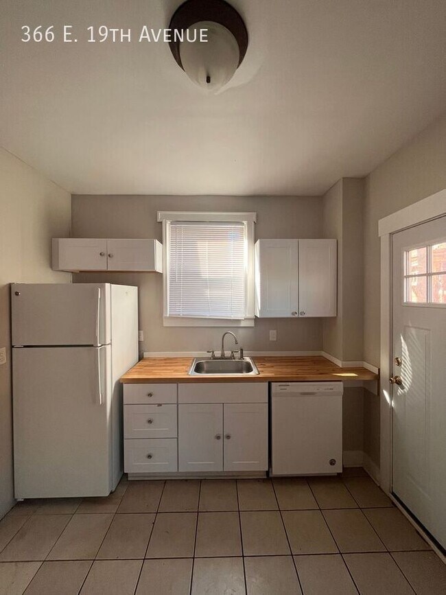 Building Photo - 366 E 19th Ave