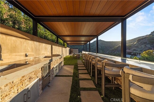 Building Photo - 4000 Bouquete St