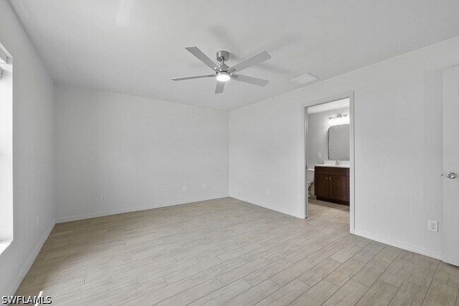 Building Photo - 3429 SW 8th Pl