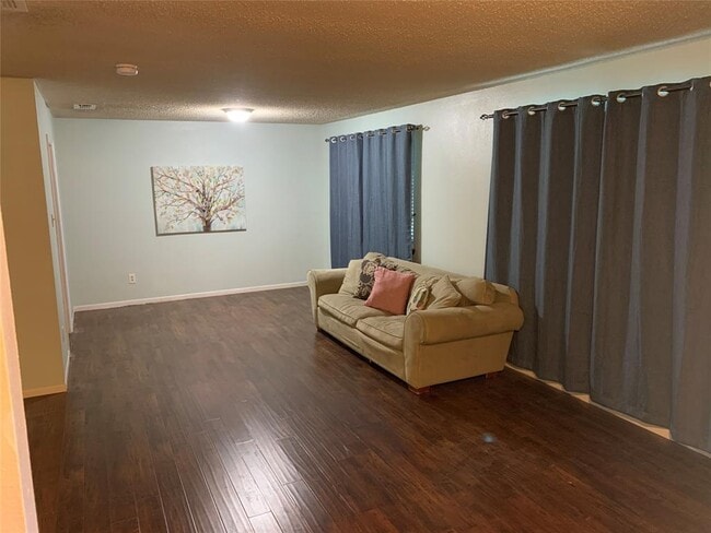 Building Photo - 11207 Hidden Bluff Dr