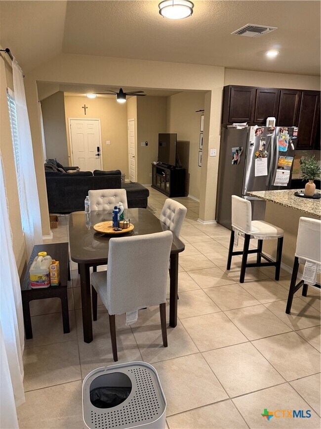 Building Photo - 2059 Chelsea Grv