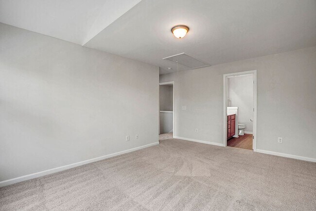 Building Photo - BEAUTIFUL TOWNHOUSE -COMMUNITY POOL-$500 OFF FIRST MONTH'S RENT!!