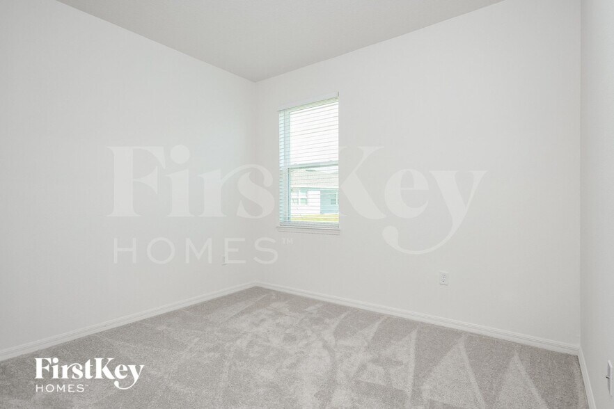 Building Photo - 1242 Ponca Rd