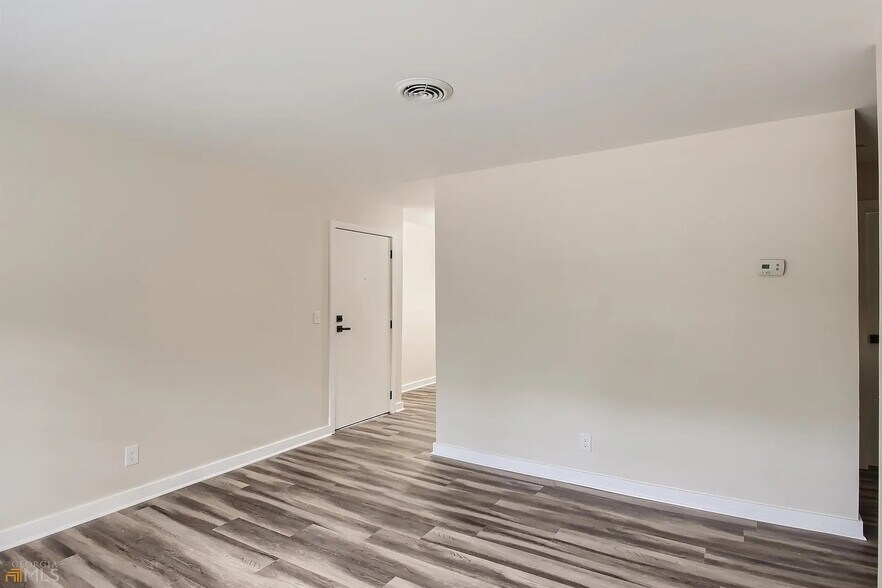 Building Photo - Room in Apartment on Cleveland St