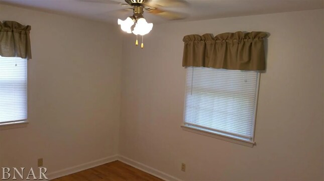 Building Photo - 806 S Cottage Ave