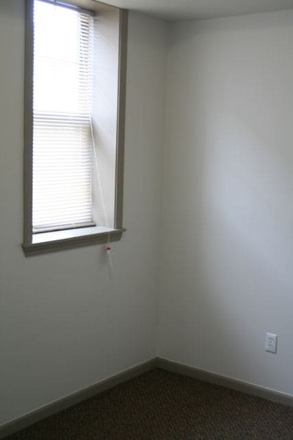 Building Photo - 3 br, 1 bath Apartment - Shirley Manor