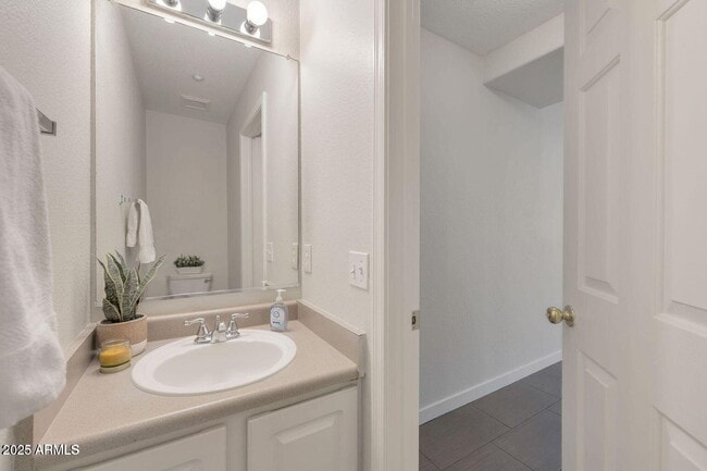 Building Photo - 7500 E Deer Valley Rd