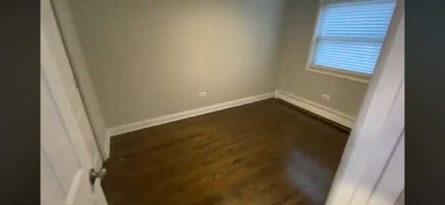 Building Photo - 1743 W Bryn Mawr Ave