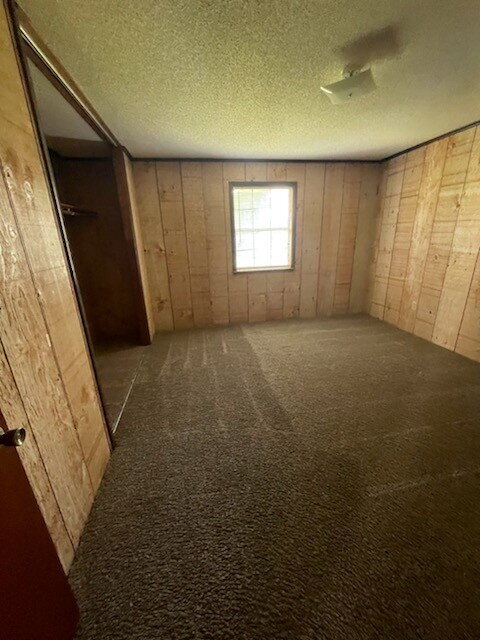 Building Photo - 3 bedroom 1 bath apartment