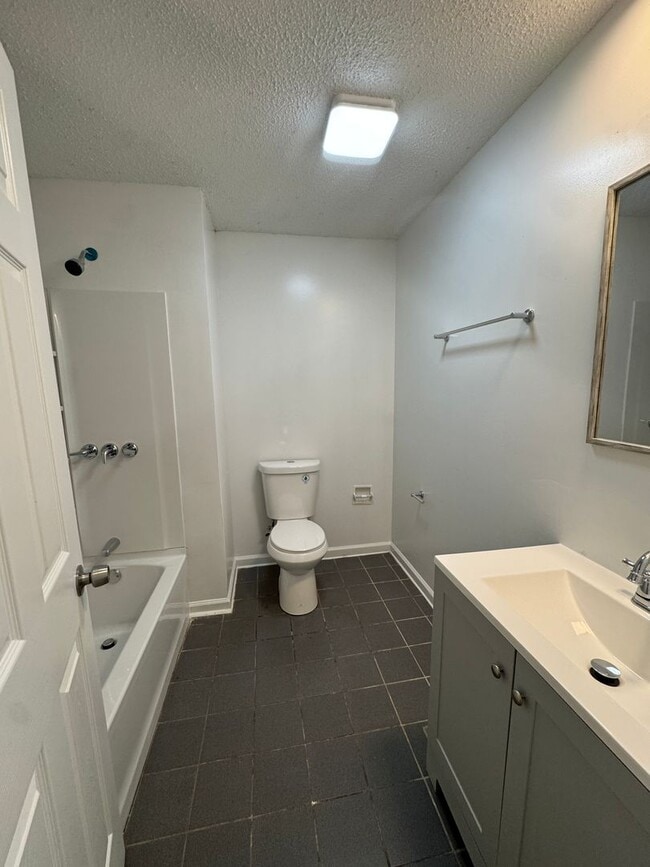 Building Photo - 3 Bed / 1 bath Available Now in Weiner, AR