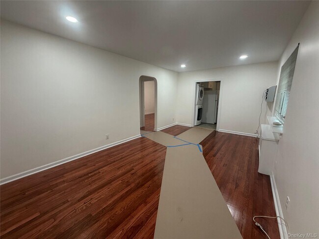 Building Photo - 72-31 Little Neck Pkwy