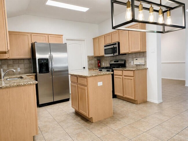 Building Photo - 3844 Laurel Ridge Dr