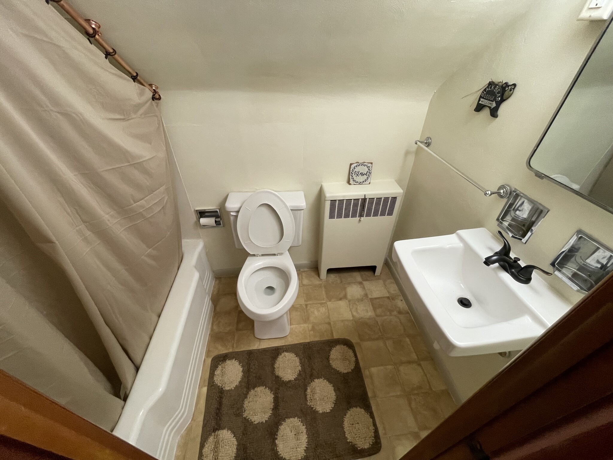 Upstairs bathroom - 4401 Haffner Dr