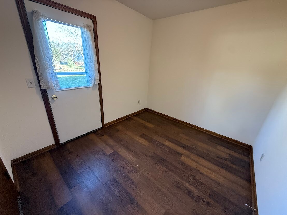 Building Photo - 1102 Smedal Dr