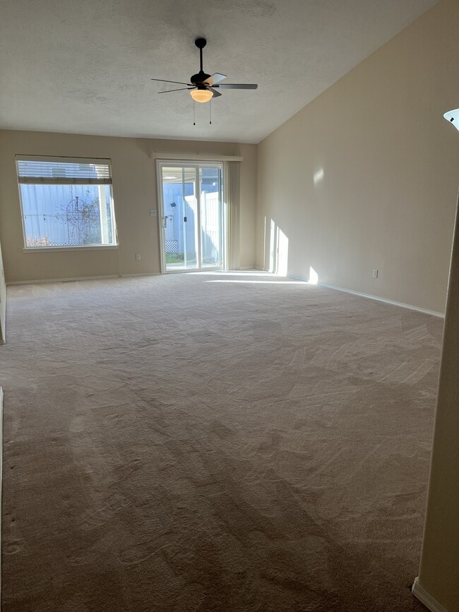 Building Photo - 2645 N Englewood Way