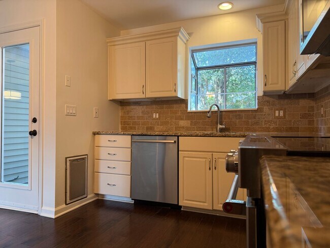 Building Photo - 303 Norvich Ct