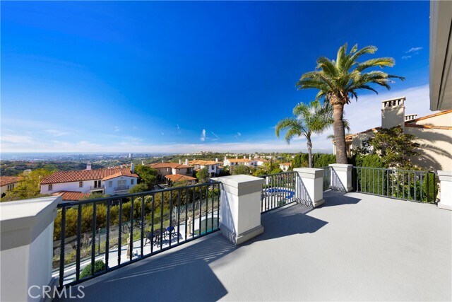 Building Photo - 7 Vista Luci