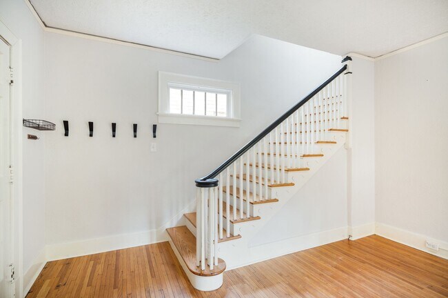 Building Photo - Beautifully updated House in Rivermont