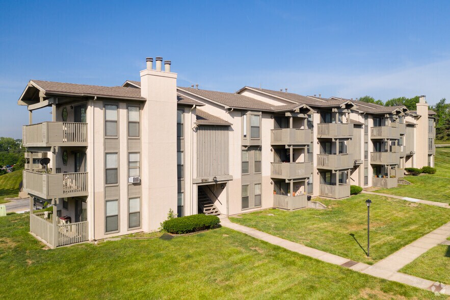 Vivion Oaks/Greenfield Apartments 5000 N Oak Tfwy Kansas City MO