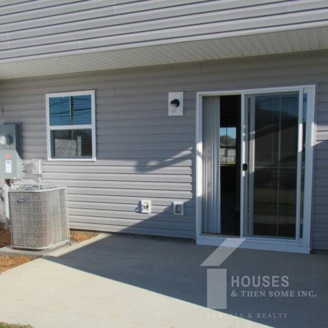 Building Photo - 14 Pine Thicket Dr
