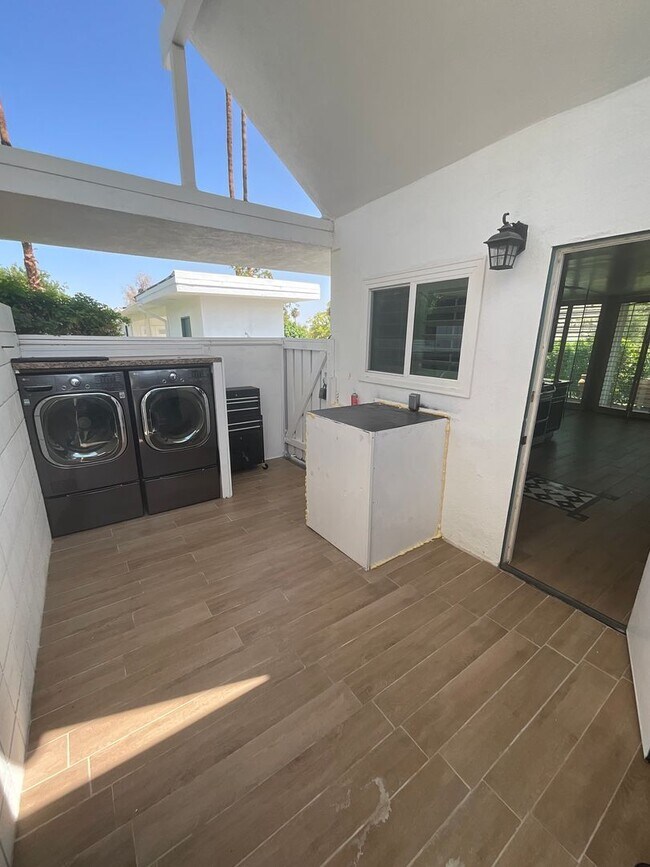 Building Photo - 42415 Rancho Las Palmas Dr