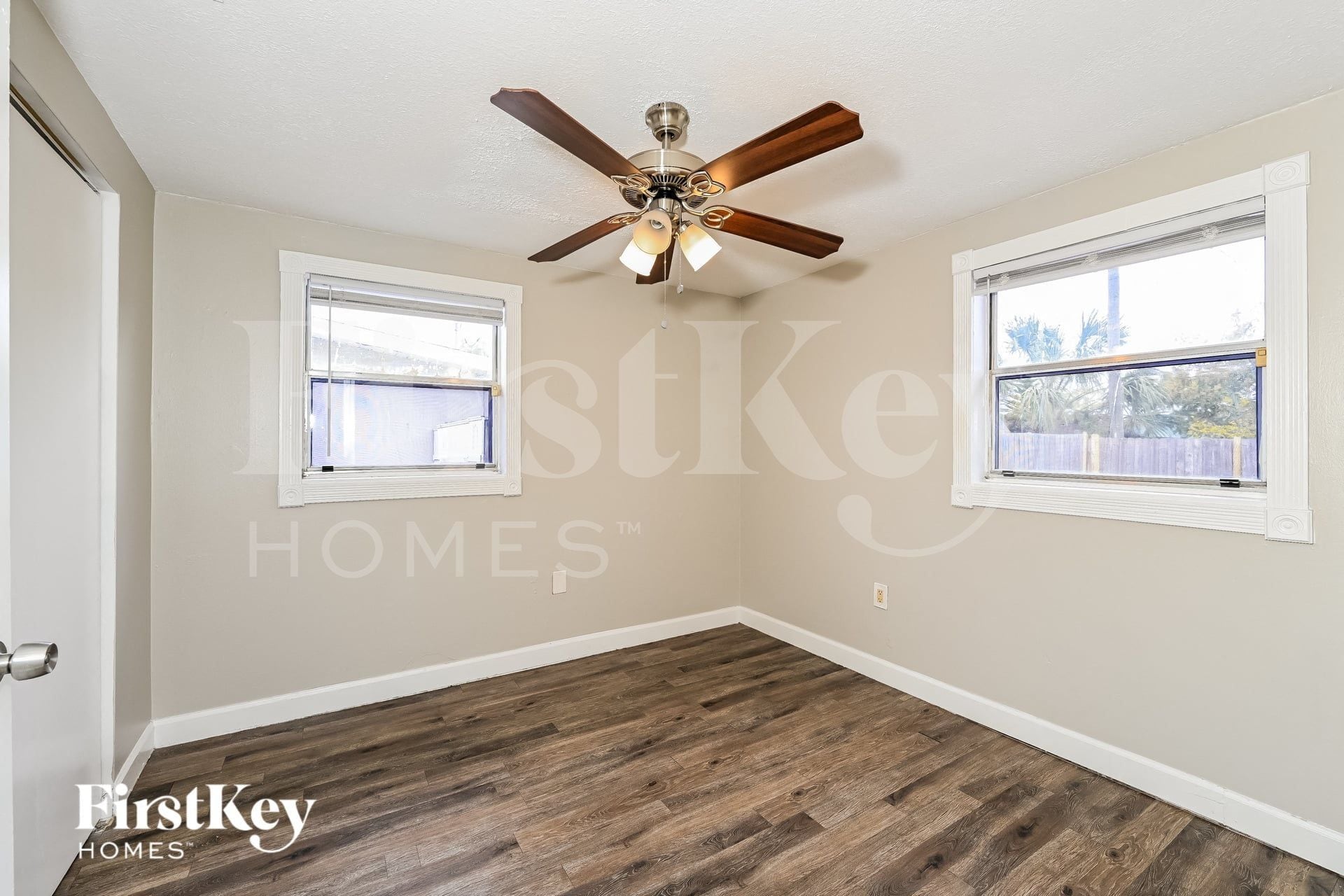 Building Photo - 904 Alaska Dr