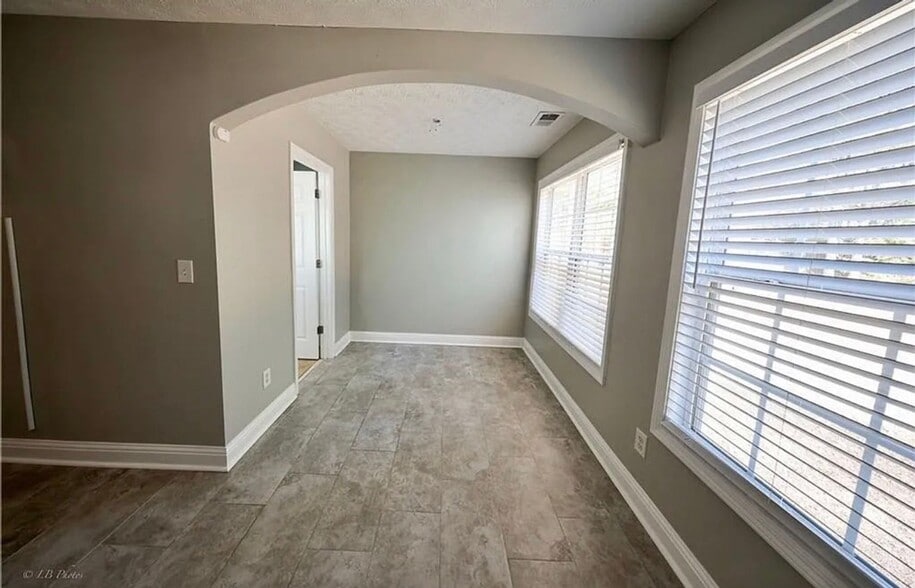 Building Photo - 918 Golden Meadows Ln