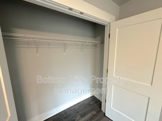 Building Photo - 3814 Starmount Ave