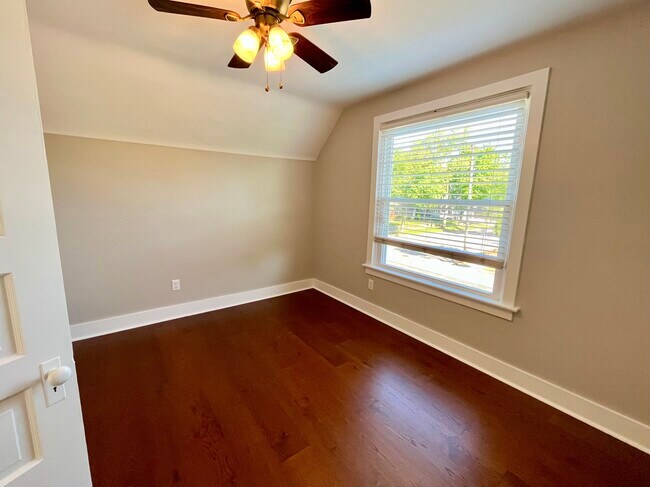 Building Photo - 602 Howard Ave