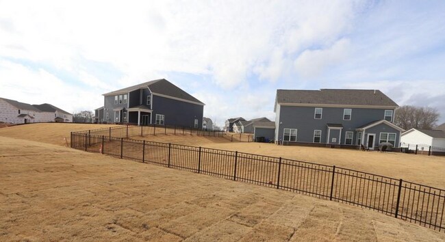 Building Photo - Huge 5-bedroom, 4-bathroom, in Poplin Grov...