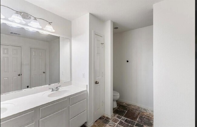 Building Photo - 1605 Balsam Way